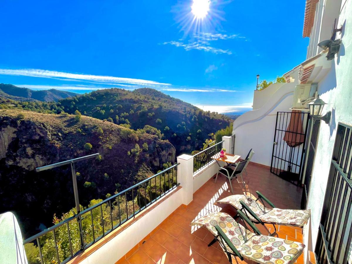 Apartamentos Axarquia , Frigiliana, Terraza Privada Con Vistas A La Montana Rio Y Al Mar 외부 사진