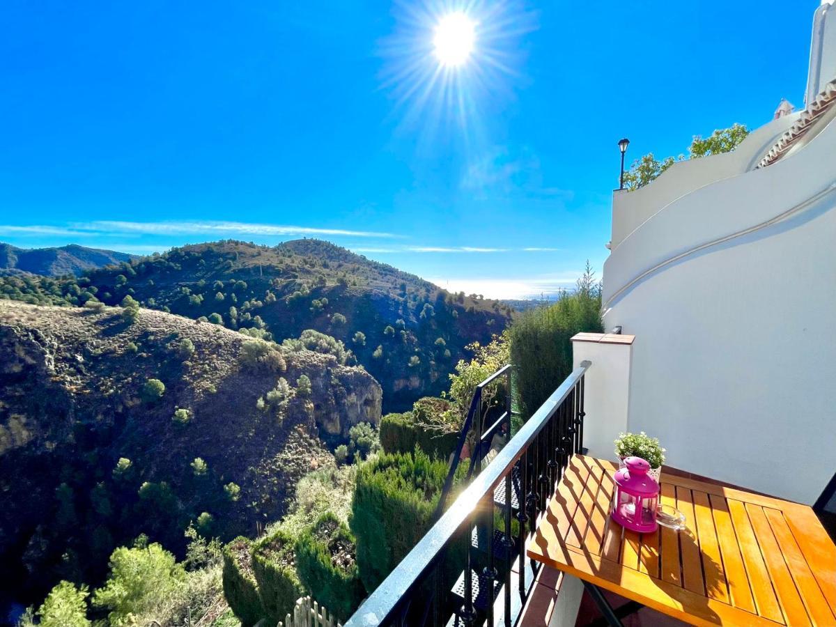 Apartamentos Axarquia , Frigiliana, Terraza Privada Con Vistas A La Montana Rio Y Al Mar 외부 사진