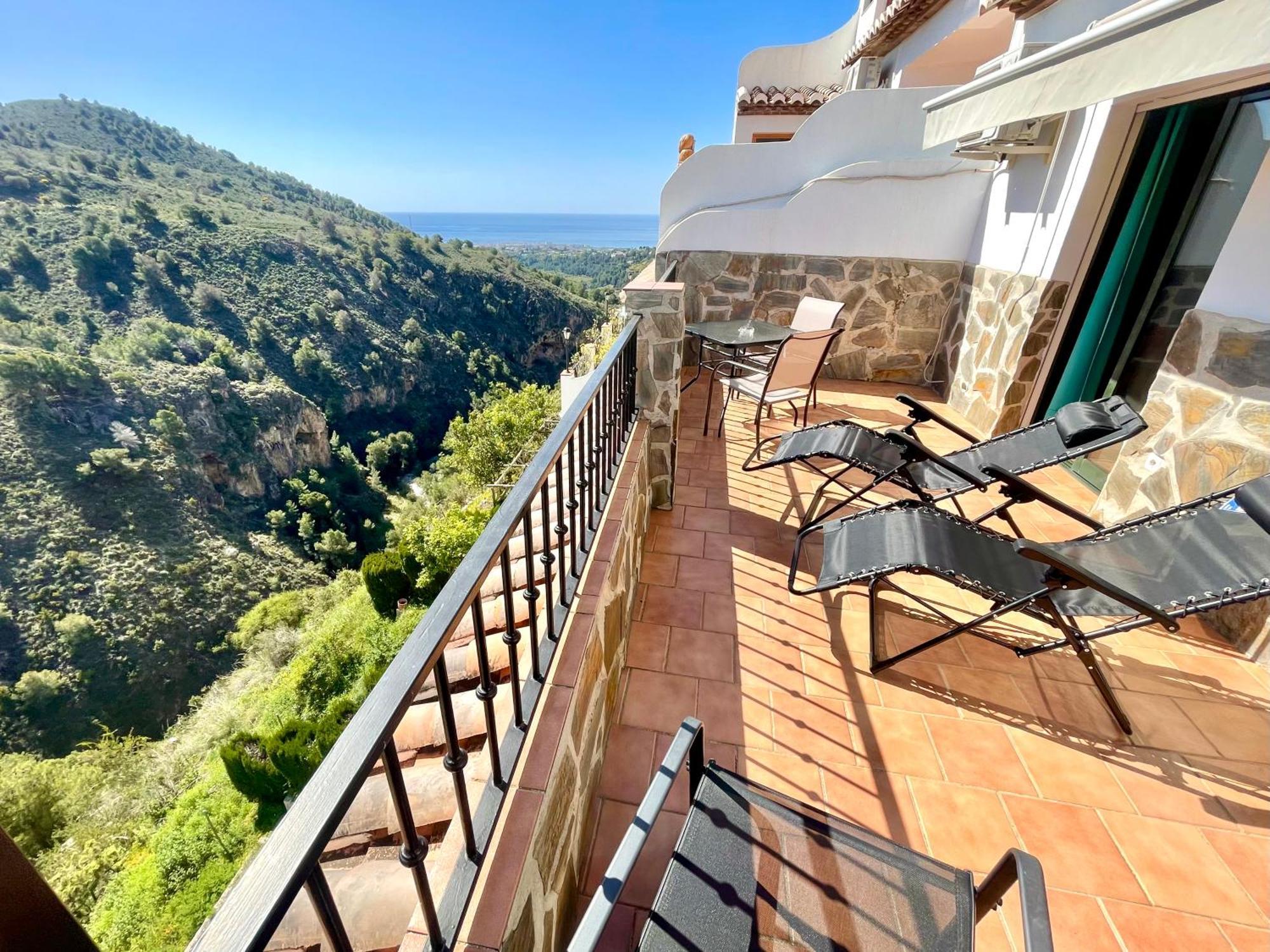 Apartamentos Axarquia , Frigiliana, Terraza Privada Con Vistas A La Montana Rio Y Al Mar 외부 사진