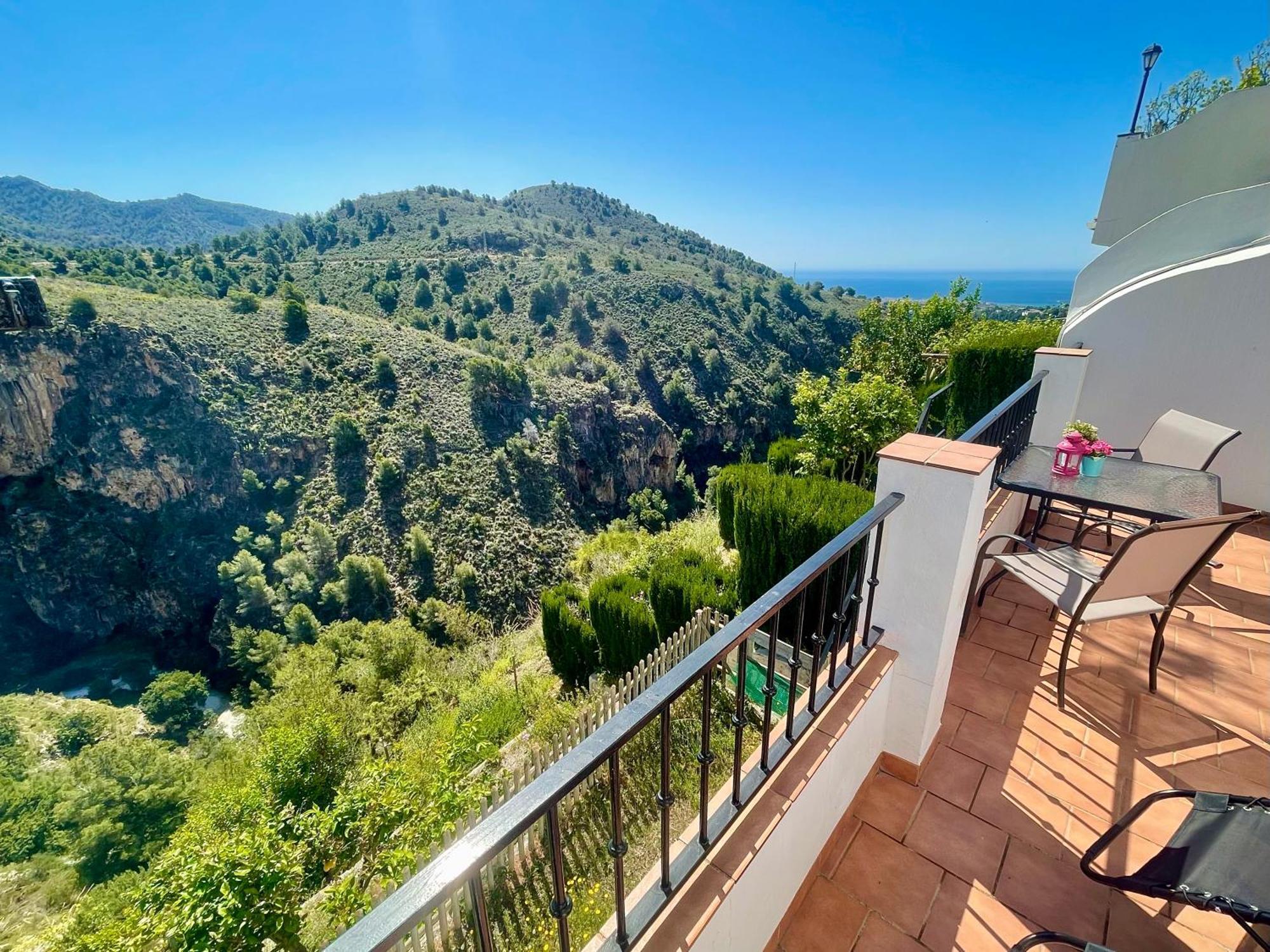 Apartamentos Axarquia , Frigiliana, Terraza Privada Con Vistas A La Montana Rio Y Al Mar 외부 사진